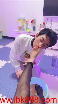 【东莞叶S】长靴诱惑男友做狗奴 bf23568