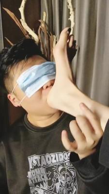 【美娜格格】会所开发技师舔脚【双视角版】 bf23307