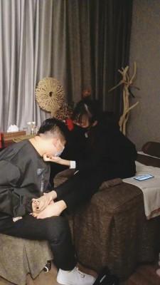 【美娜格格】会所开发技师舔脚【双视角版】 bf23307