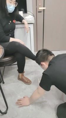【安安女王】情侣主让绿帽舔脏鞋 bf23346
