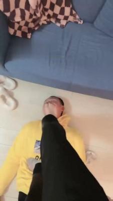 【贝儿】逛街后臭脚蹂躏 bf22241