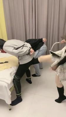 【晴儿】姐妹花玩弄哥俩狗-踢裆/舔靴/骑马 bf22080