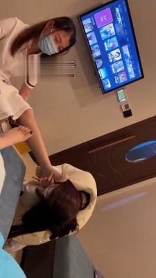 【橘子没熟】足浴店当着技师面调女奴 bf21667