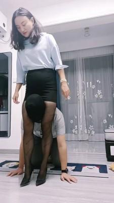 【飞扬女王】长鞭教训+踹废狗奴 bf19664