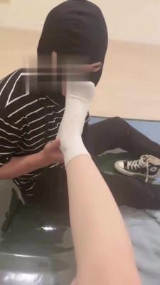 【不期而遇S】暴力餐厅恋足踢档羞辱贱狗