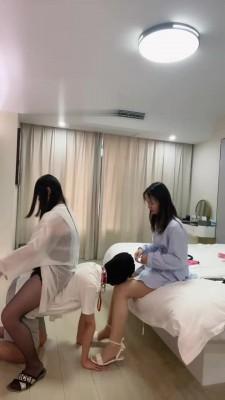 【惠娘娘&00后叶娘S】打耳光 吐口水 鞭打 踩踏（双视角）bf18232
