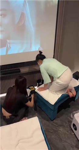 【橘子没熟】闺蜜伺候我和技师JS22090402