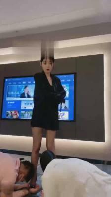 【简一S】父子跪在长腿黑丝模特做奴 bf17333