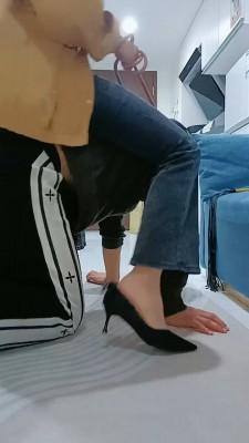 【嘉妮】强迫舔脏鞋臭脚 bf21230