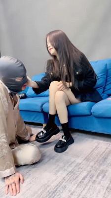 【狗哥】素人小姐姐黑棉袜塞嘴踩 bf21224