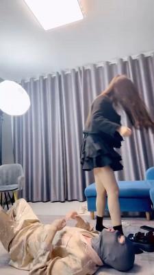 【狗哥】素人小姐姐黑棉袜塞嘴踩 bf21224