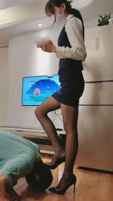 【暴力美学】挑战奴性极限-叼鞋+脚撕狗嘴+跪求脚耳光 bf12578