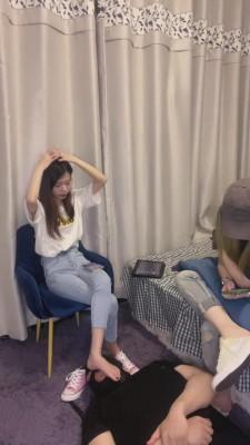 【樱木花椒】双S-把狗当脚垫直播 bf12539