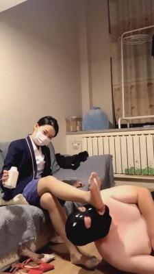 【晨晨】摄影师踢裆踩踏喂食 G-210830-17