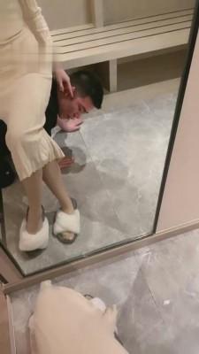【弯弯小阿姨】门口跪拜-大力揪耳朵 bf4136
