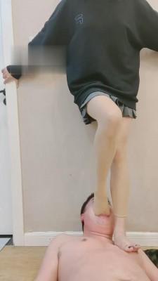 【路子鸭】晚修路上拦截学弟带回家玩弄 bf3880