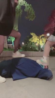 【苏州梦妍】小白鞋黑丝户外玩狗 bf3453