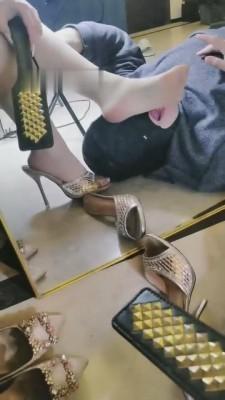 【双子姬】家奴肉丝闻脚丝袜圣水 bf7575