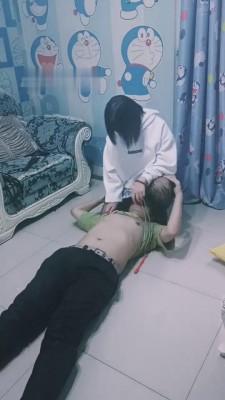 【开发素人】极品美女小刘暴力tj男神 bf7332
