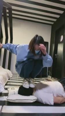 【Q月s】反绑双手运动女生重度踢踹 bf7491