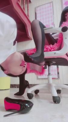 【兔粉粉】御姐范办公室羞辱绿帽狗 bf9193