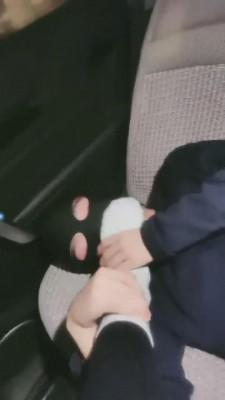 【小蚂蚁女王】素人车内调教-第一次开发 bf7709