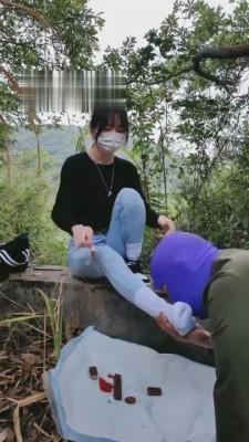 【雪莉】户外AJ遛狗白袜踩踏喂食 bf7241
