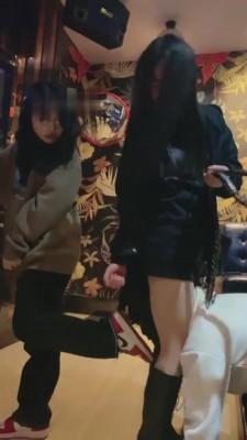 【雪莉】精彩!双素人长靴+AJ专场-KTV遛狗羞辱 bf7008