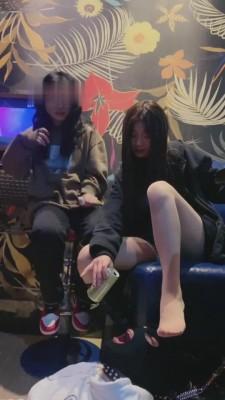 【雪莉】精彩!双素人长靴+AJ专场-KTV遛狗羞辱 bf7008