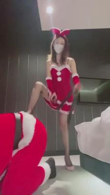 【虞姬】圣诞女郎调教圣诞老人 bf6024