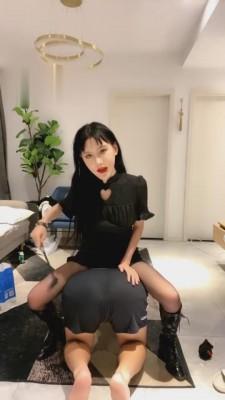 【千条姐】御姐皮靴黑丝羞辱家奴 bf1107