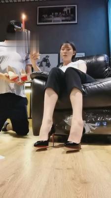 【宇婉莹】两双CL才拆箱物化人形犬 bf1115