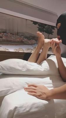 【芒果】如痴如醉的舔脚 bf1903