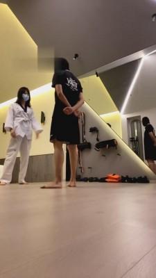 【上海糖糖老师】跆拳道学员暴力踢踹 bf2036