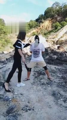 【莫妮卡】户外重度踢踹狠虐 bf2050