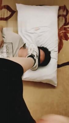 【妃妃】最长时间踩脸-吃丝袜-耳光 bf2047