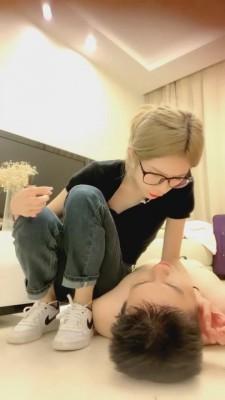 【希希子】推荐-3S牛仔裤坐脸/口水/小白鞋白袜羞辱 bf2301