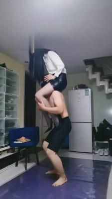 【叶子天津】偷女同学的袜子被老师惩罚 bf2570