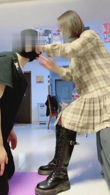 【Q月S】素人小姐姐重度耳光专场 bf2712