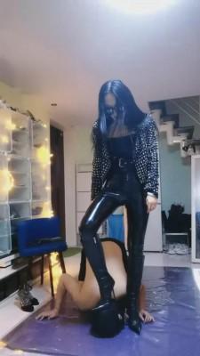 【叶子天津】皮裤皮靴深夜虐狗 bf2858