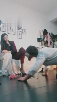 【微希】女Boss调教男下属强迫吃圣水泡面 bf2954