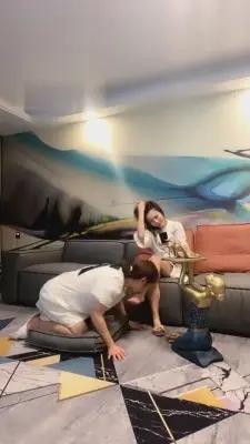 【歌迪丝】母狗伺候我看电视 G-210728-24