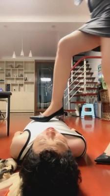 【武汉倾慕】剧情-女领导职业装黑丝调偷原味的下属 G-210808-45