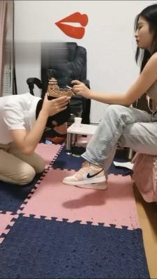 【海绵大大】学生S/AJ鞋强迫狗舔 bf16739