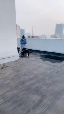 【辣妈S】运动女神阳台遛狗 bf20581