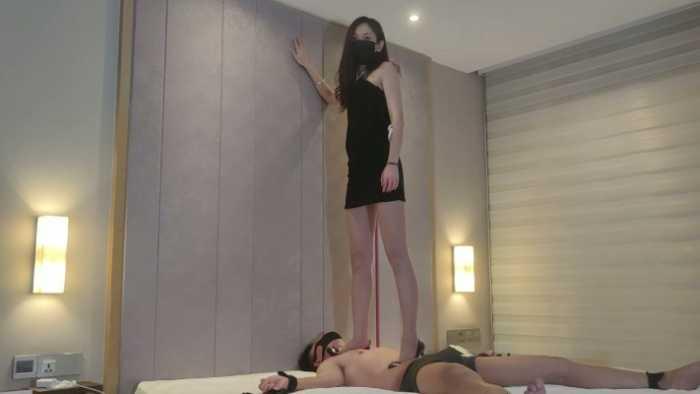 春节档：捆绑束缚奴隶四肢，任由小鱼女神在床上高跟蹦迪，无视脚下生灵 YC-250203-2