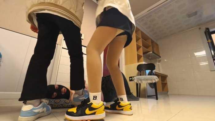 【精神小妹】开发在校清纯妹妹踩踏 ACYC-4600