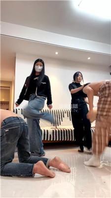 【小琼】姐妹花女王暴揍兄弟奴【三视角版】 JS251205-32