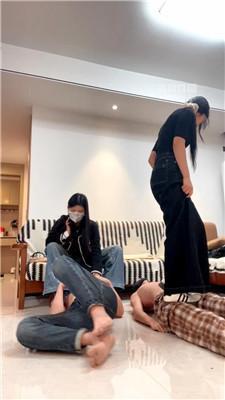 【小琼】姐妹花女王暴揍兄弟奴【三视角版】 JS251205-32