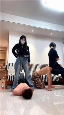 【小琼】姐妹花女王暴揍兄弟奴【三视角版】 JS251205-32